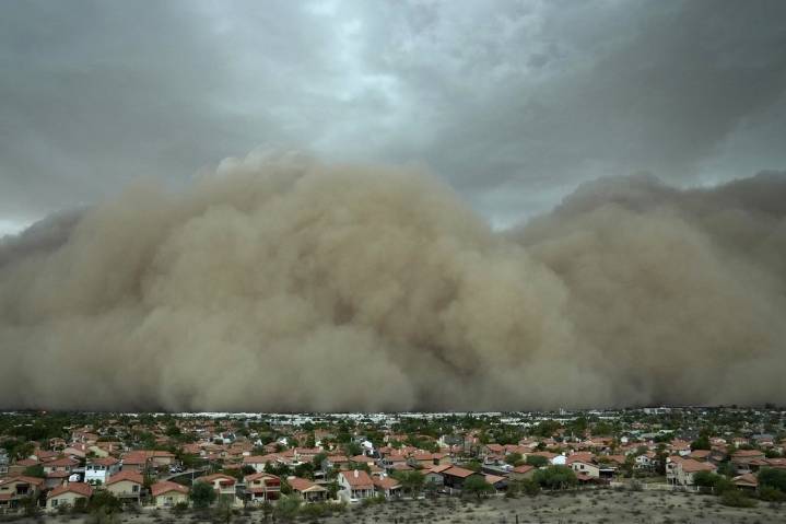 Towering wall of dust rolls through metro Phoenix, leaving tens of thousands without power