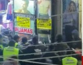 Cómicos ambulantes denuncian agresión y robo por parte de fiscalizadores en Gamarra