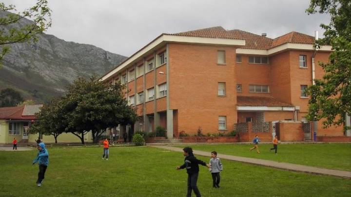 El PP exige al Principado el cambio integral del sistema eléctrico del colegio de Posada de Llanes