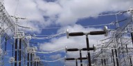 Colombia paga la electricidad más cara de Latinoamérica y preocupa a industrias y hogares, según estudio