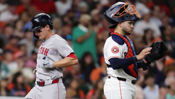Astros lose, fall into tie with Mariners for 1st in AL West