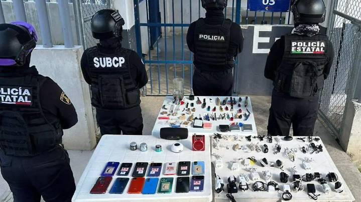 Incautan 162 celulares en ceresos de Puebla durante operativos contra la extorsión