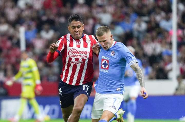 Chivas y Cruz Azul se enfrentan en un partido de contrastes de la Liga MX