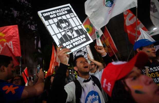 Juez ordena prisión domiciliaria a Bolsonaro por presunto plan golpista