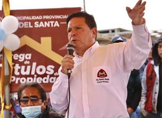 Juzgado de Corte del Santa embarga inmuebles de ex alcalde Roberto Briceño