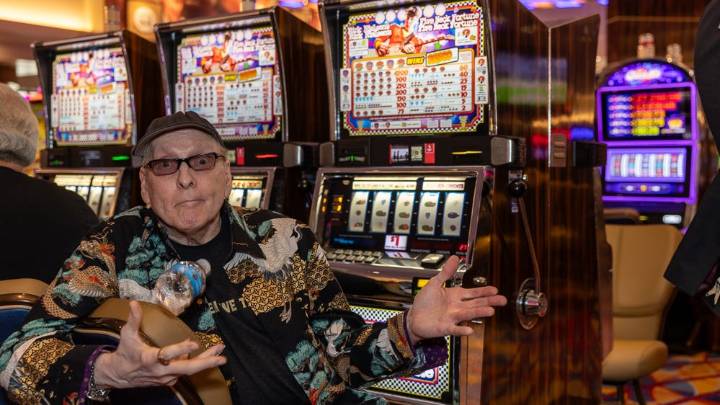 Nielsen gets slot machine named after him at Hard Rock Casino Rockford