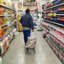 La dolarización avanza, los precios suben