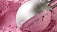 Acusan a funcionario electoral de adulterar helado de sus nietas