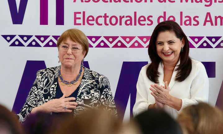 Bajo peligro, democracia y derechos de mujeres: Michelle Bachelet
