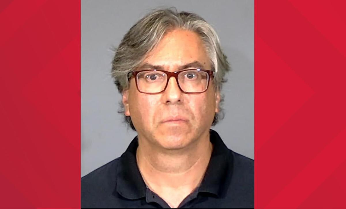 Músico despedido en Nueva York es acusado de pornografía infantil vía criptomonedas siendo empleado escolar