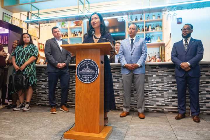 Apoyando a los negocios latinos