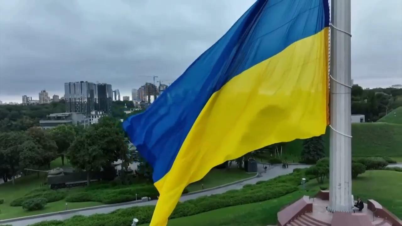 Zelenskyy takes part in ceremony marking Ukraine's national flag day