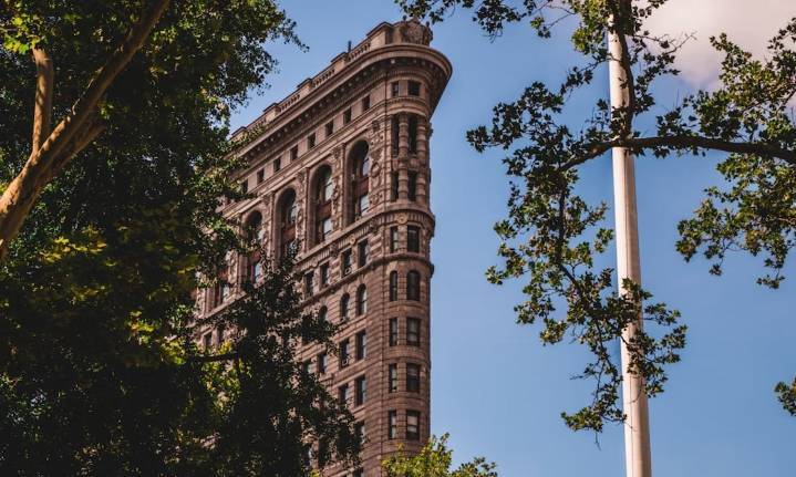 Anuncian la iluminación total de este emblemático edificio de Nueva York: Con más de 120 años, el Flatiron Building se convierte en “una monstruosidad”