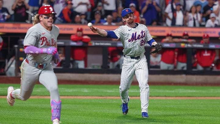 Phillies get swept by Mets as lead in NL East shrinks to four