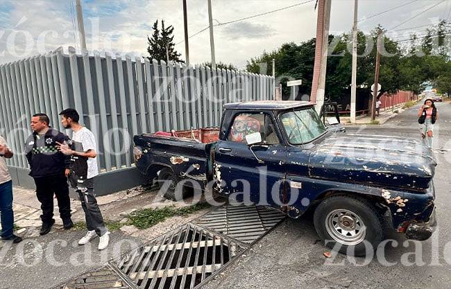Conductor ebrio provoca accidente vial, se negó a los auxilios y fue arrestado
