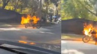 Video | Motociclista habría actuado de manera violenta y le prendió fuego a su moto para evadir control de Tránsito en Cali