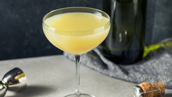 The Old-School Drink That's A Warning Sign For Bartenders