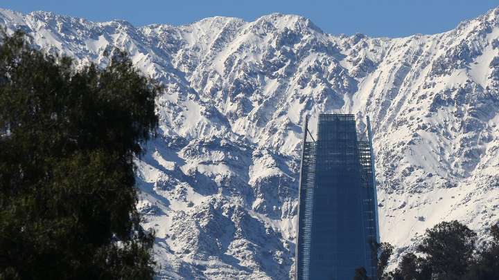 Santiago experimenta ola de frío matinal, pero tardes "muy primaverales"