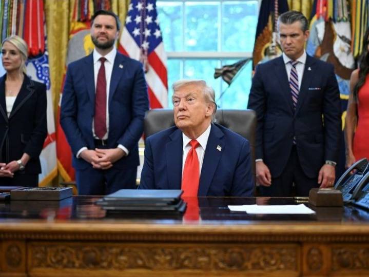 Trump eyes North Korea meet as he ambushes South Korean leader