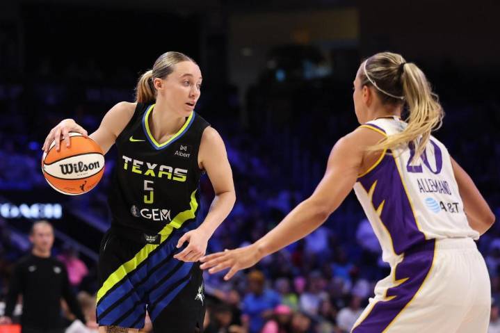 Where to buy a Paige Bueckers jersey amid historic rookie season