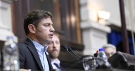 Kicillof cuestiona a Milei por contener al dólar “como última tabla de salvación de su Gobierno”