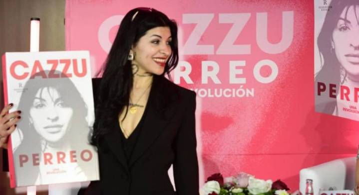 Cazzu presenta en México su libro “Perreo una revolución” y llama a hablar a pesar del miedo