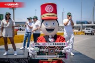 Inicia en Tijuana venta de cachitos de Lotería Nacional para apoyar a migrantes
