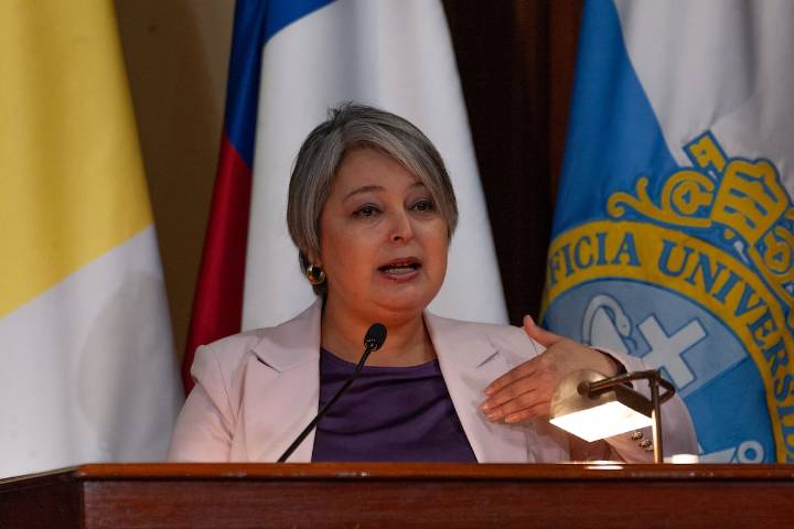 Jara llama a “concentrar los esfuerzos” en comando tras polémica por dichos de Carmona: “No soy la mamá de ningún dirigente”