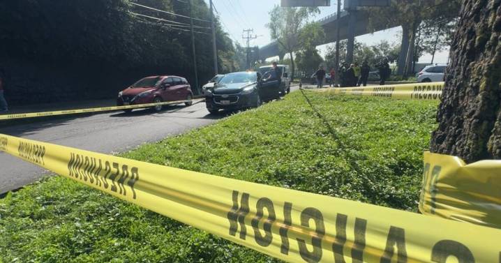 Tragedia en Periférico: Conductor se detiene en plena vía y muere de un presunto infarto al volante