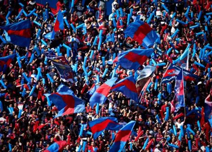 La bandera que la hinchada de San Lorenzo le dedicó a Karina Milei por las presuntas coimas