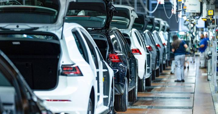 Miller Industries announces more than 100 layoffs, including at Fayette County car manufacturing plant