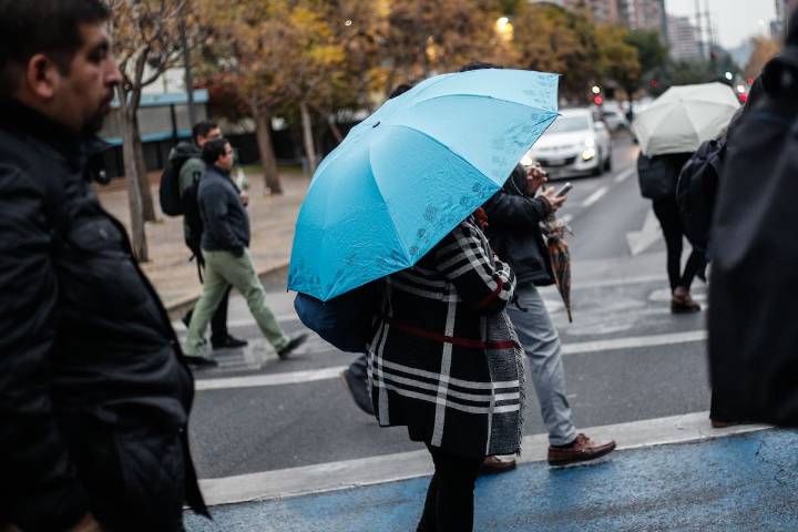Agosto se despide con lluvias en Santiago: este es el “día clave” en que volverán las precipitaciones