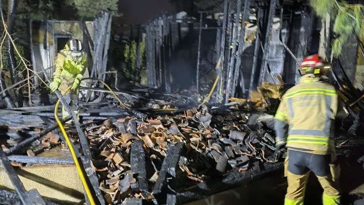 Un incendio en una casa en la huerta de El Palmar arrasa una casa