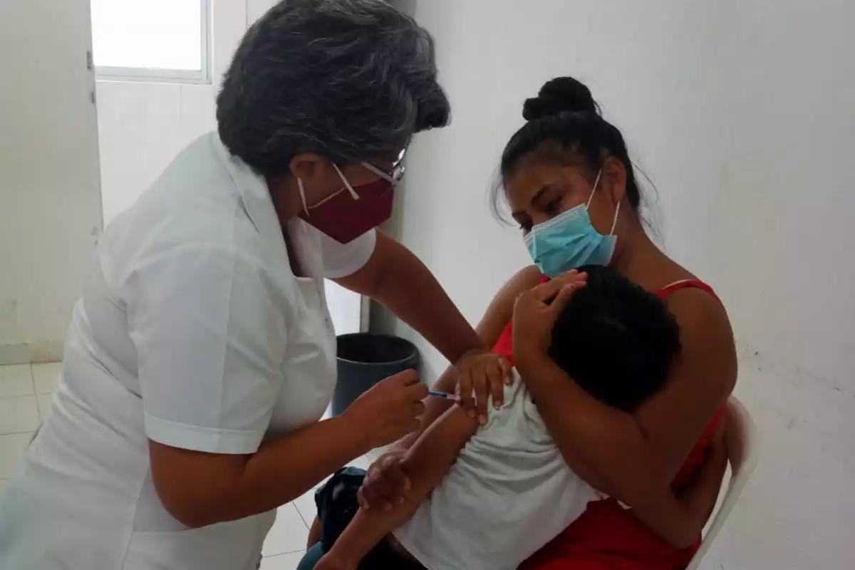 CDMX refuerza vacunación contra el sarampión: quiénes deben aplicarse la dosis y dónde