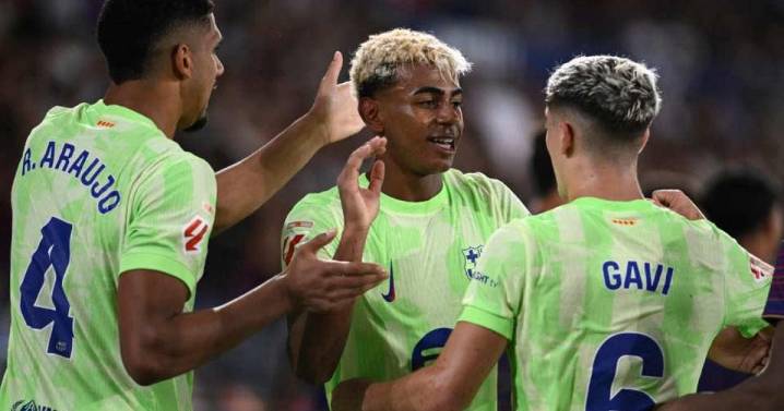 Barcelona remonta al Levante en los últimos minutos y se lleva un triunfo agónico