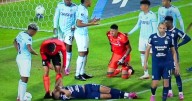 Kevin Quevedo sufrió duro choque con arquero de U. Católica en jugada peligrosa