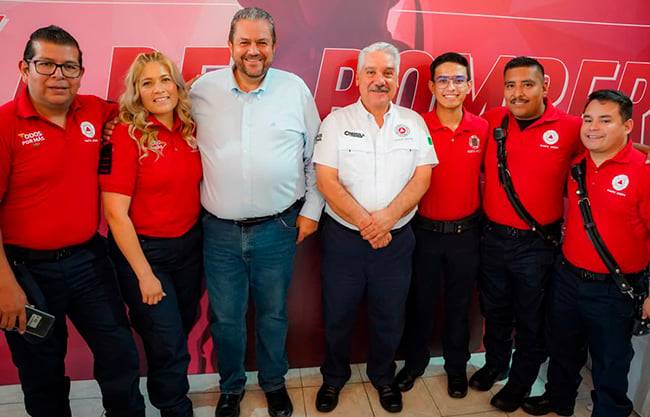Reconoce Tomás Gutiérrez a Bomberos en su día