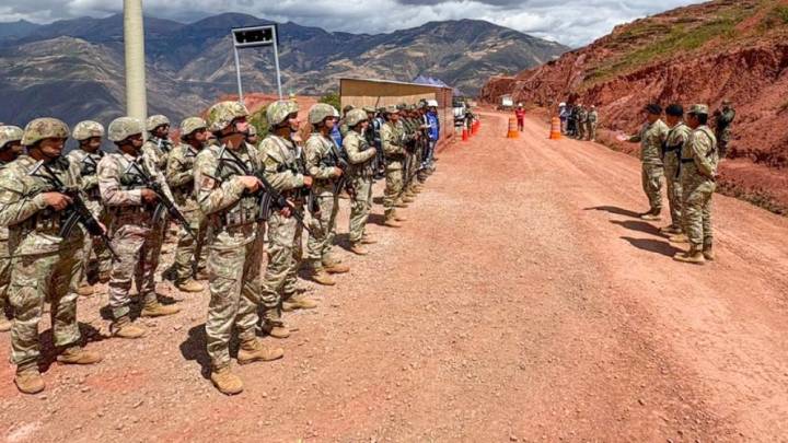 Perú otorga amnistía a militares y policías acusados de violación a los derechos humanos