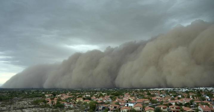Tormenta de arena atraviesa área metropolitana de Phoenix y deja a miles sin electricidad