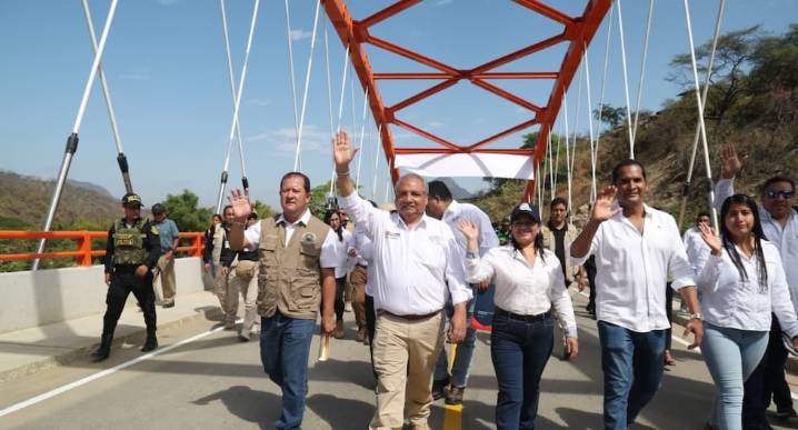Ministro de Transportes inauguró puente Chalaco en Piura