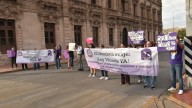 Se manifiestan contra violencia vicaria frente a Palacio de Gobierno