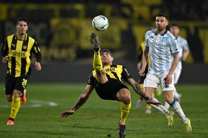 Peñarol se queda con la ida ante Racing por octavos de Copa Libertadores: Brayan Cortés y Gabriel Arias fueron titulares
