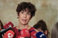 Elma Saiz acusa a Clavijo de "deslealtad" y de "faltar a la verdad" por denunciar la "improvisación" del Gobierno con el reparto de menores migrantes