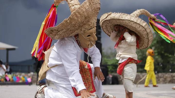 Vestigios ancestrales en Cerro de San Miguel revelan su esencia ceremonial en Atlixco