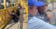 Intentan arrestar a madre buscadora por colgar una lona en Monterrey, NL