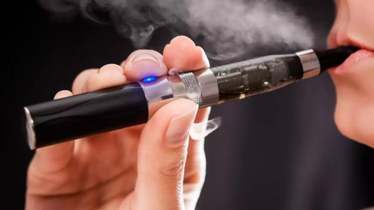 Singapur dará 15 latigazos y cárcel a vendedores de vapeadores