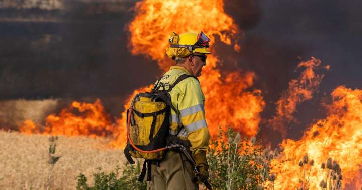 Última hora de los incendios en España: cortada la A