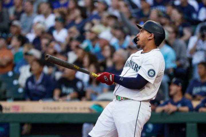 Mariners 1B Josh Naylor leaves with injury vs. White Sox