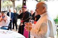Recordemos siempre que en cada persona encontramos la presencia misma de Dios, expresa León XIV