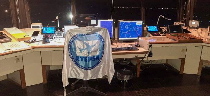 Comenzó el paro de los controladores de tránsito aéreo y hay preocupación por el impacto en los vuelos